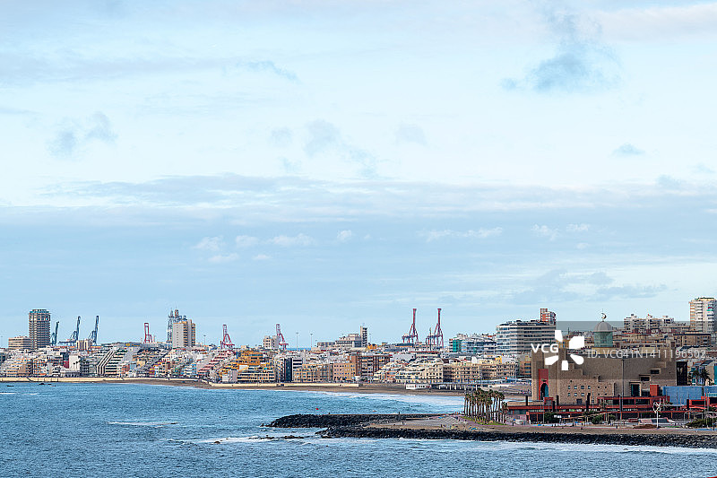 大加那利岛拉斯帕尔马斯天际线和拉斯坎特拉斯海滩图片素材