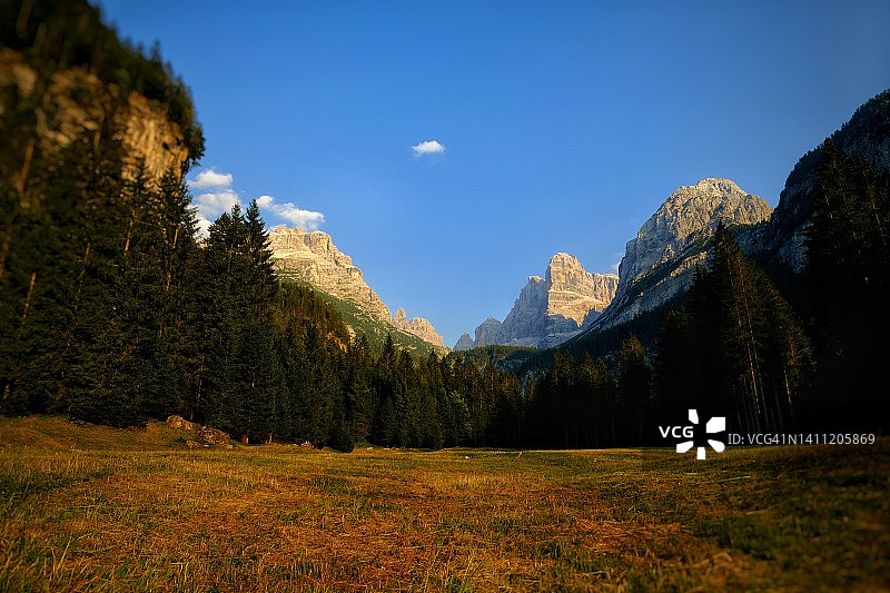 布伦塔河谷多洛米蒂山脉晚霞图片素材