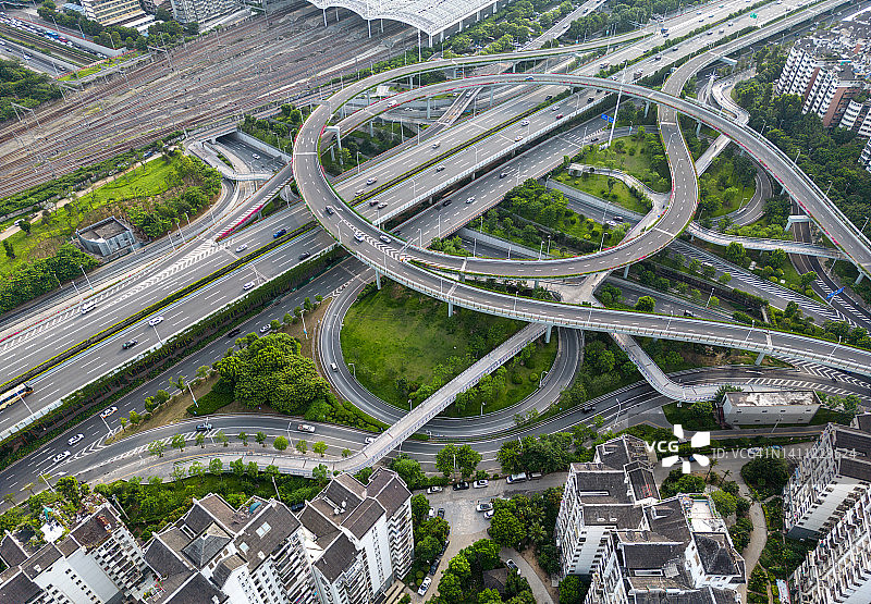 城市居民区周围的立交桥航拍景观图片素材