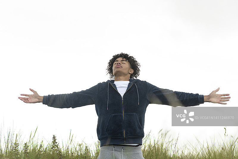 户外练习正念图片素材