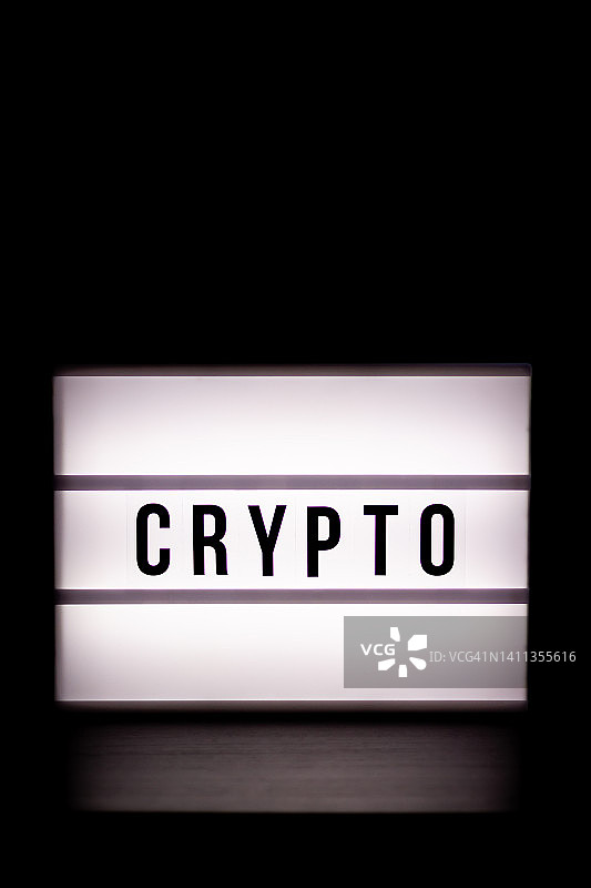 加密货币：黑色背景上的灯箱图片素材