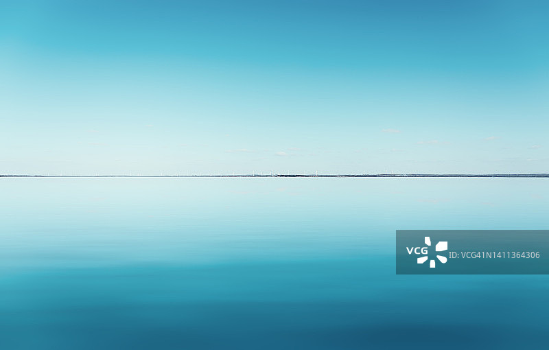 平静的湖面图片素材