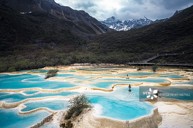 中国四川黄龙五彩池风光图片素材