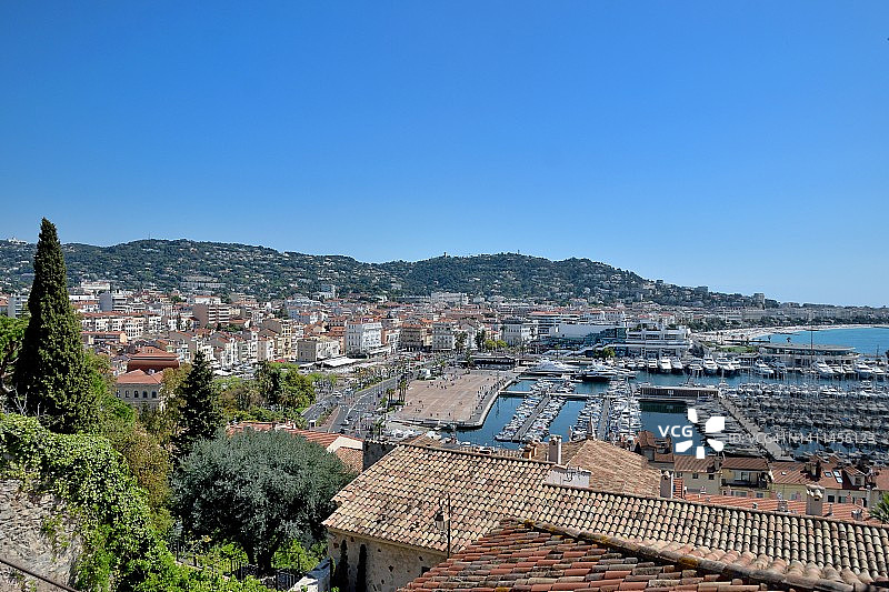 从苏给山上俯瞰戛纳市和港口图片素材