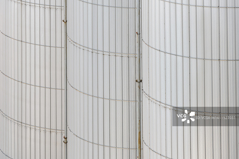 大型石油混合筒仓的特写图片素材