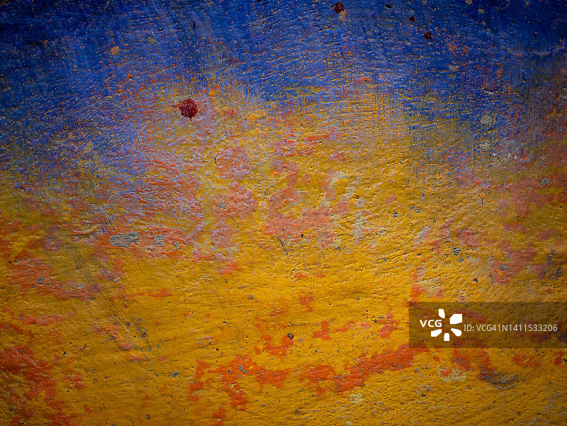 涂成黄色、蓝色和橙色的墙壁图片素材