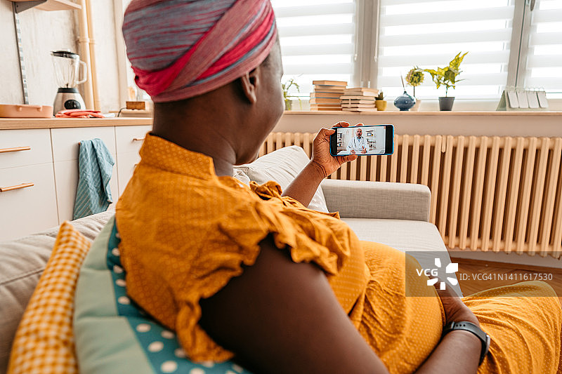 孕妇在线咨询医生关于怀孕图片素材
