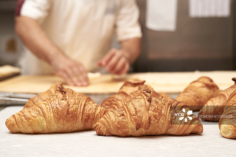 制作牛角面包图片素材