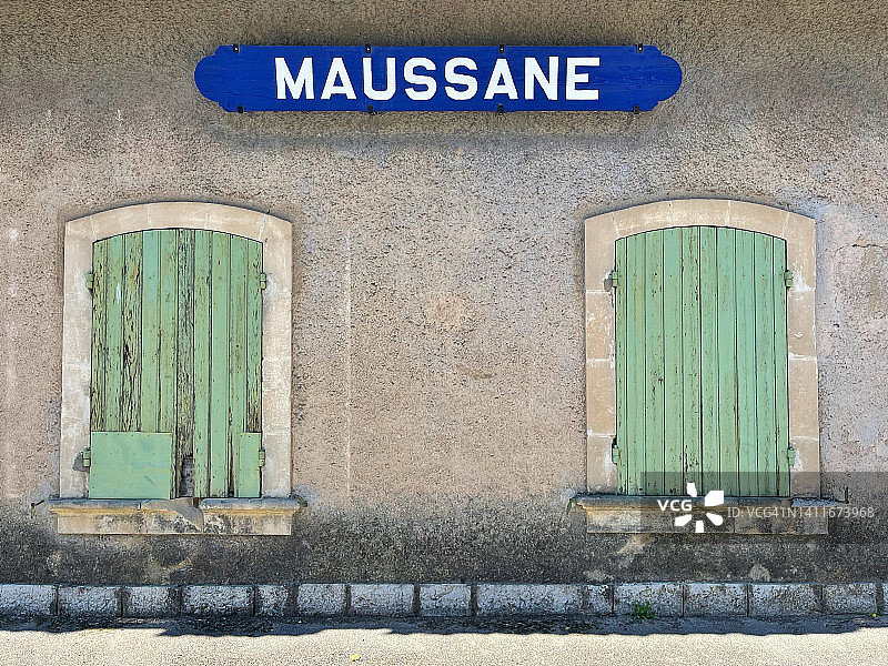 莫桑莱阿尔皮耶莫桑村的旧建筑标志，法国普罗旺斯-阿尔卑斯-蓝色海岸图片素材