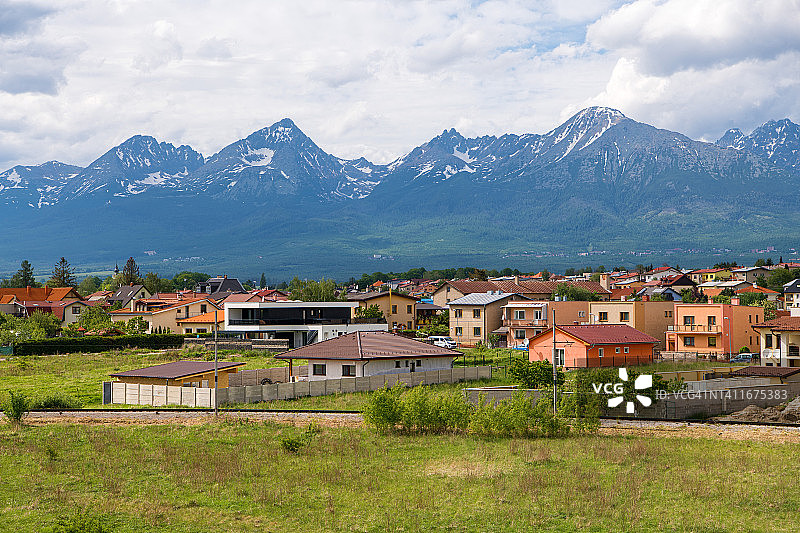 波普拉德和塔特拉山背景，普雷绍夫，斯洛伐克图片素材