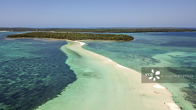 印度尼西亚马鲁古省凯伊群岛的恩古塔弗海滩图片素材