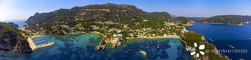 希腊科孚岛帕莱奥卡斯特里察海滩航拍景色图片素材