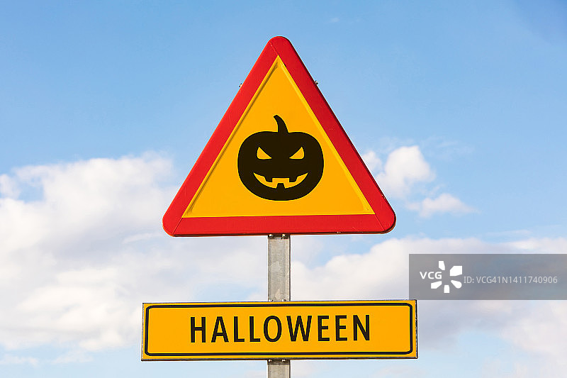 万圣节主题三角形危险交通标志图片素材