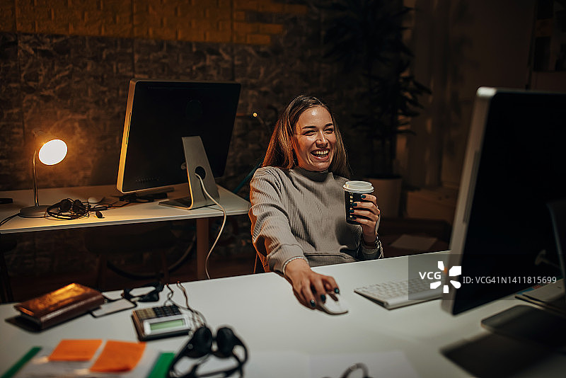 办公室加班图片素材