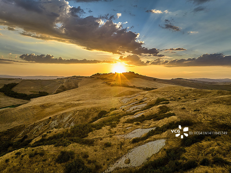 意大利托斯卡纳克里特塞内西乡村夏季风光图片素材