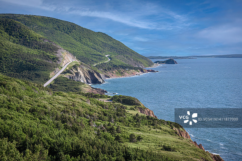 加拿大新斯科舍省布雷顿角高地国家公园的卡博特海 trail公路图片素材