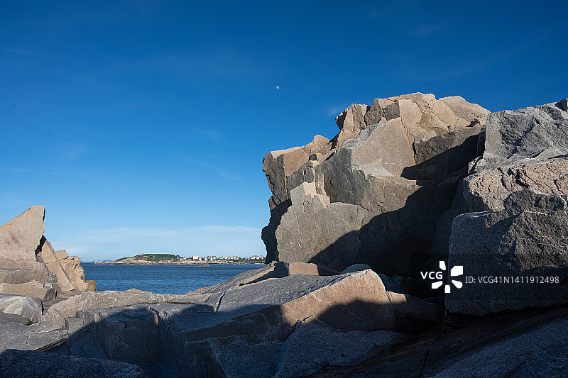 海岸边的暗礁图片素材