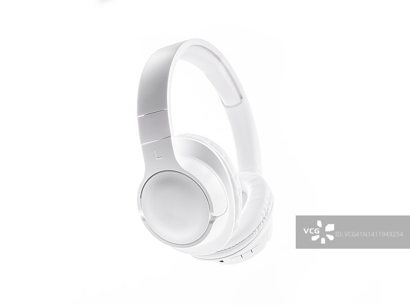 白色无线全尺寸包耳式耳机，白色背景隔离图片素材