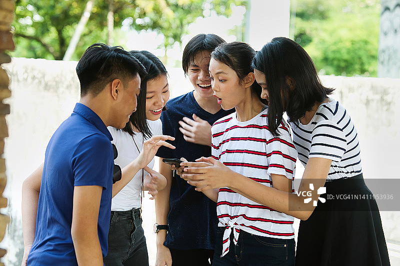 忙碌的数字原住民图片素材