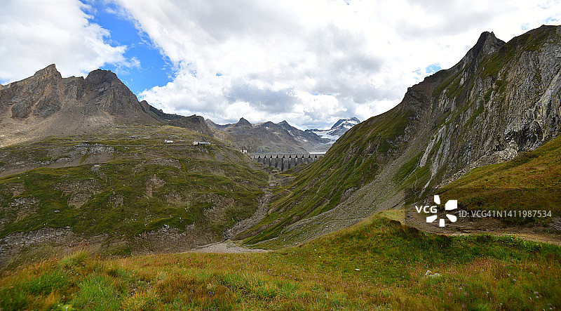 阿尔卑斯山野生山谷水坝风光图片素材