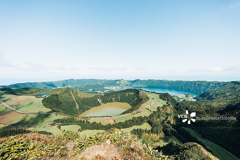 葡萄牙亚速尔群岛塞特西达德斯：地狱之口火山航拍图片素材