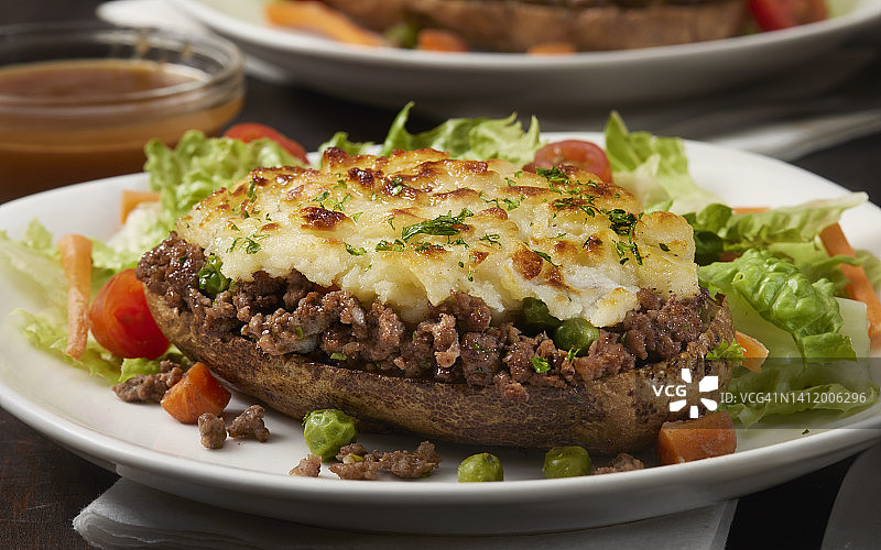 两次烘烤土豆牧羊人派图片素材