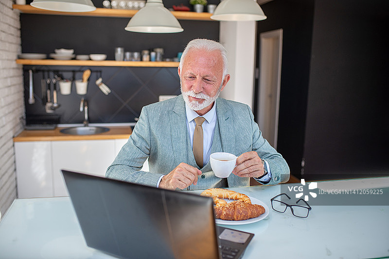 在家工作的人图片素材