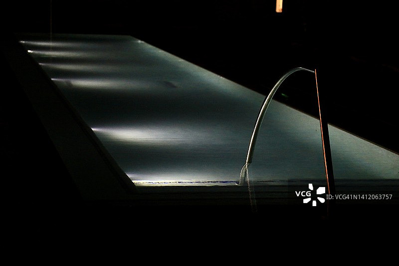 热水浴缸里的气泡水图片素材