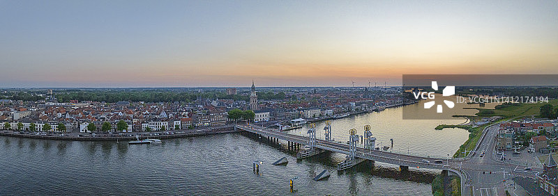 坎彭春日日落全景鸟瞰图图片素材