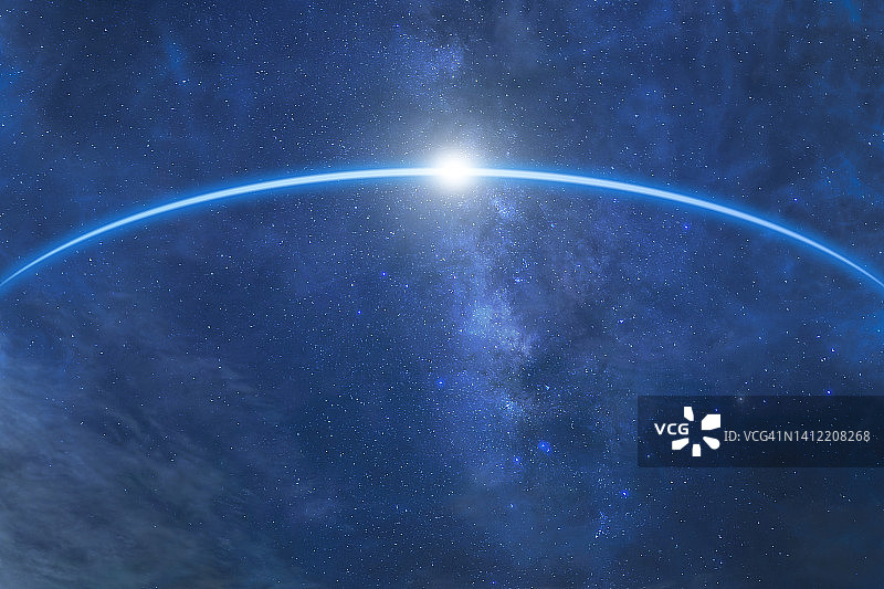 蓝色光线和镜头光晕中的银河细节图片素材