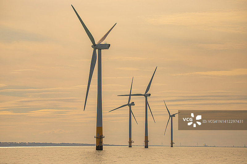 英国肯特郡塞尼特风力发电场图片素材