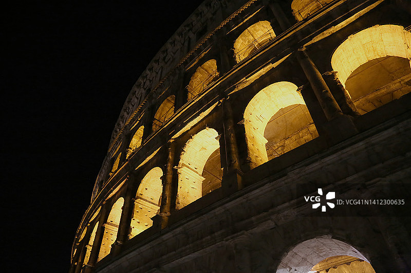 夜晚的罗马斗兽场细节图片素材