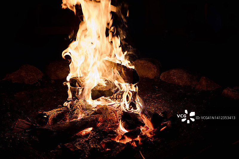 夜晚的篝火图片素材