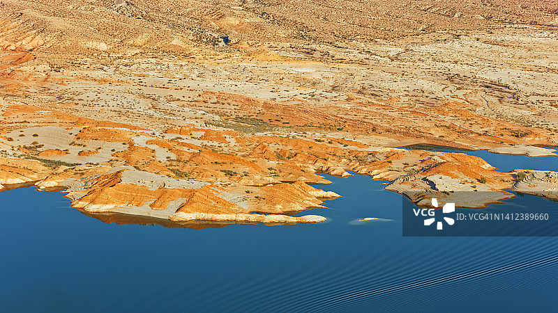 米德湖的橙色湖岸图片素材