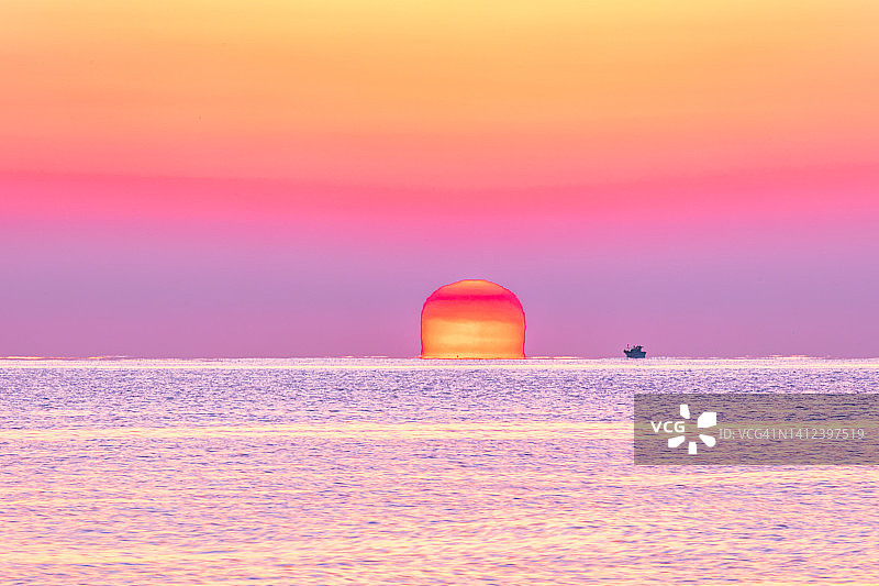 济州岛西归浦市安德面兄弟岛日出图片素材