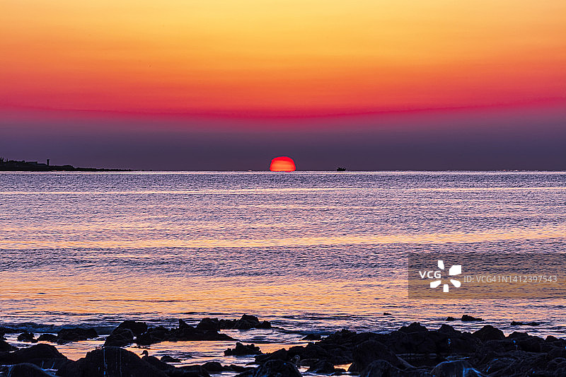 济州岛西归浦市安德面兄弟岛日出图片素材