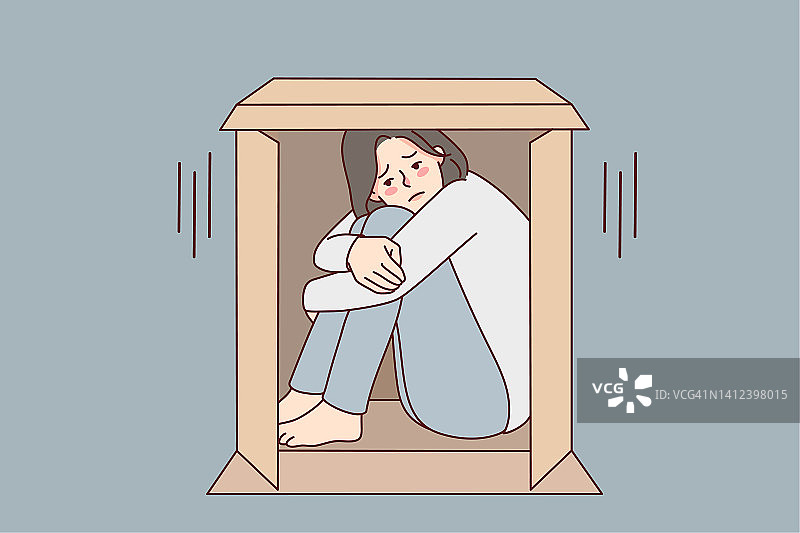 不高兴的女人躲在盒子里图片素材