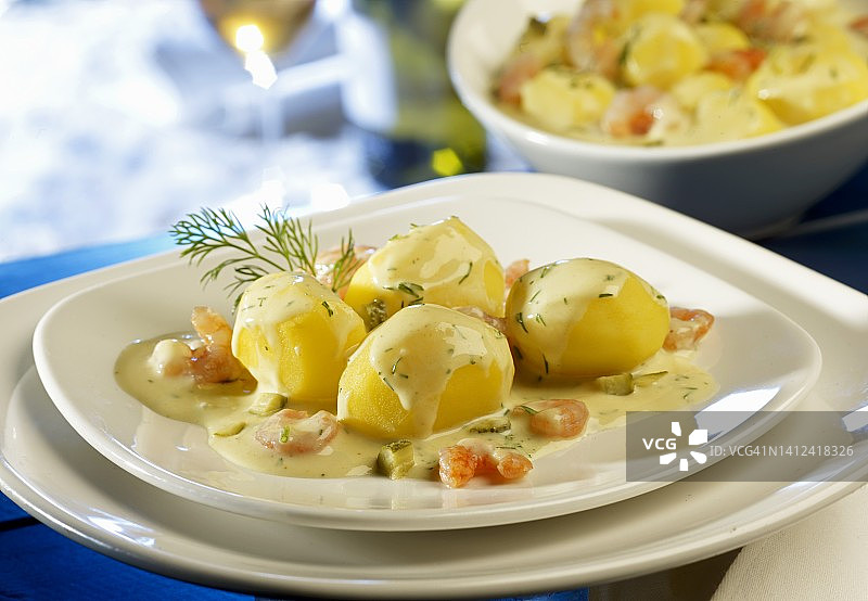 莳萝和酸黄瓜奶油土豆图片素材