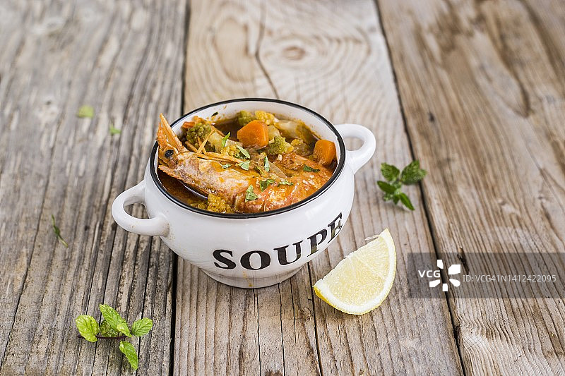 鲜虾蔬菜汤图片素材