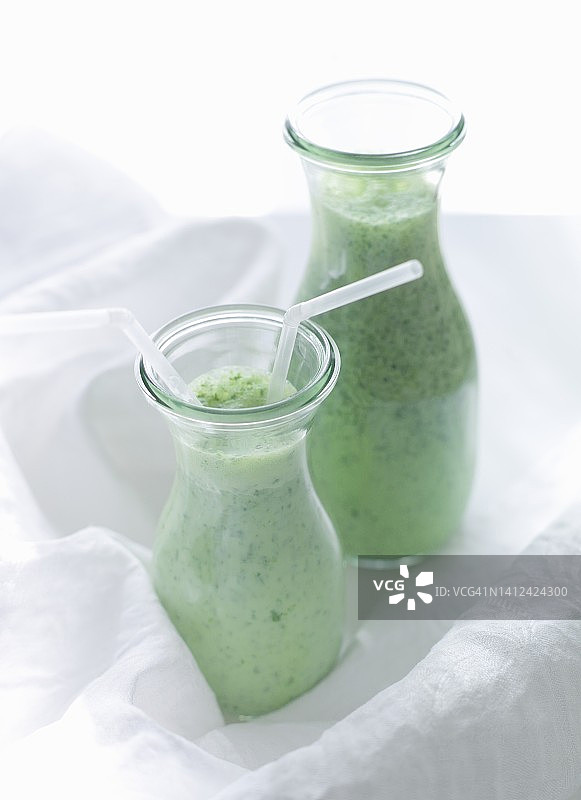 酸奶与野生大蒜冰沙图片素材