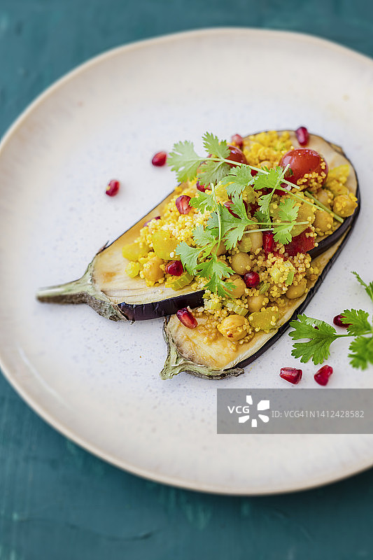 烤箱烹制的腌茄子图片素材