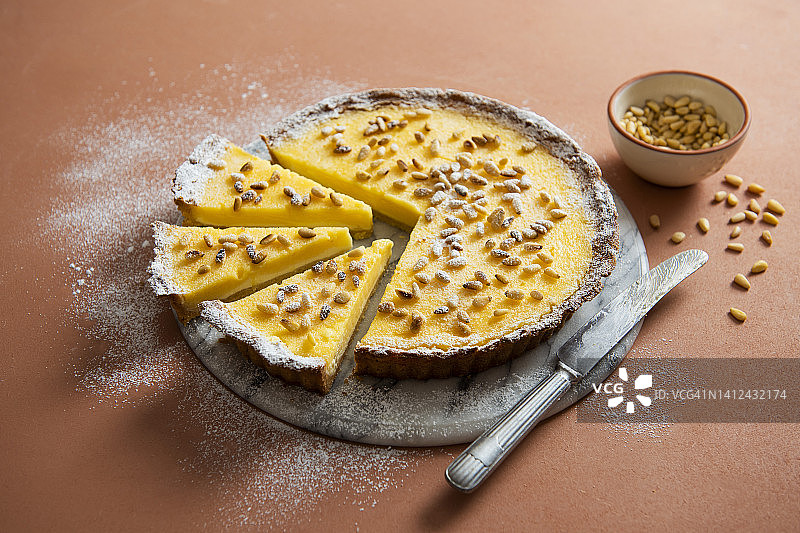 奶奶的蛋糕（意大利乳清柠檬松子挞）图片素材
