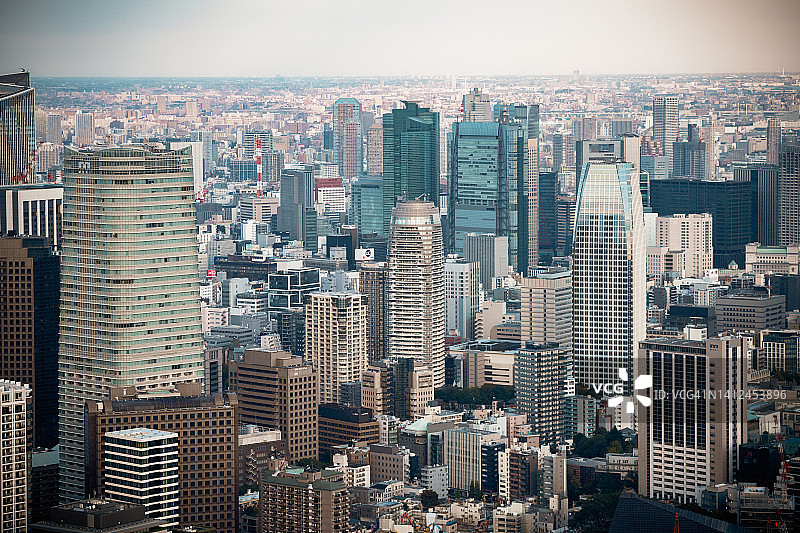 航拍金融区玻璃办公楼图片素材