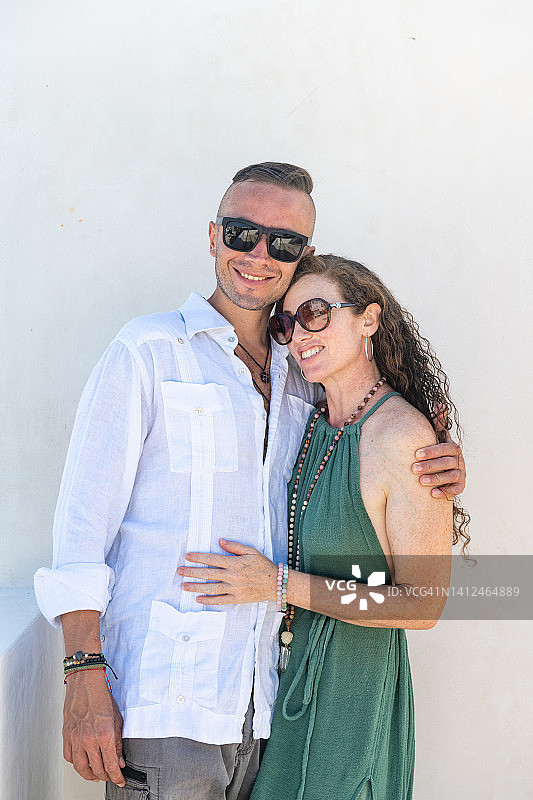 40多岁夫妇在墨西哥度假的肖像图片素材