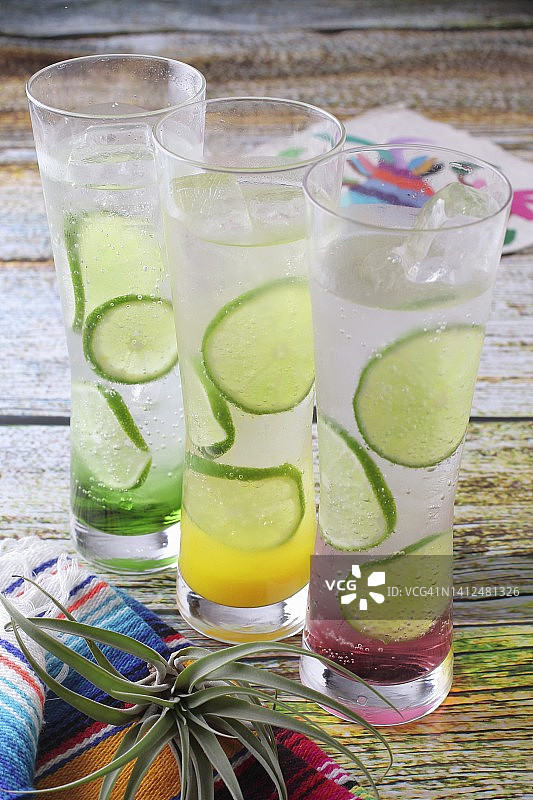 三款水果玛格丽特鸡尾酒图片素材