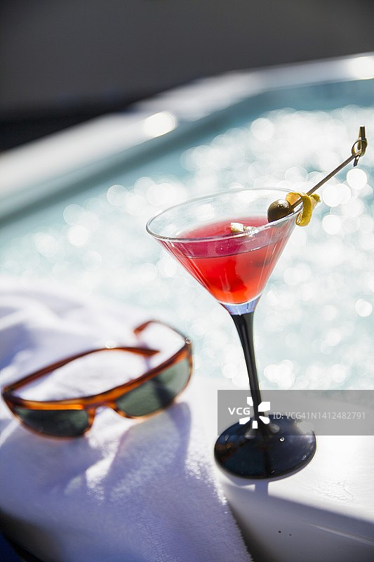 配橄榄的马提尼图片素材