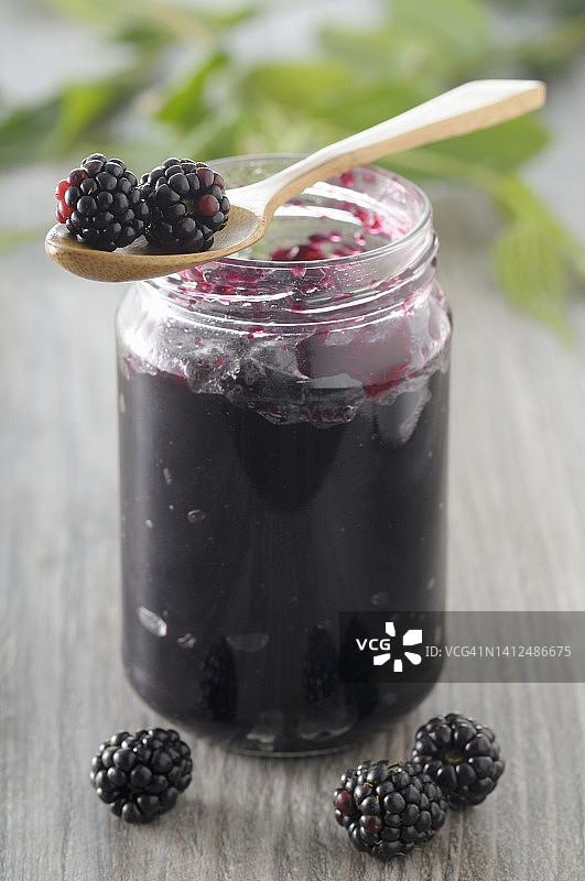 黑莓果酱罐头图片素材