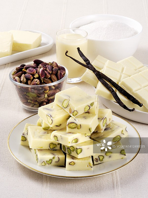 白巧克力开心果块图片素材