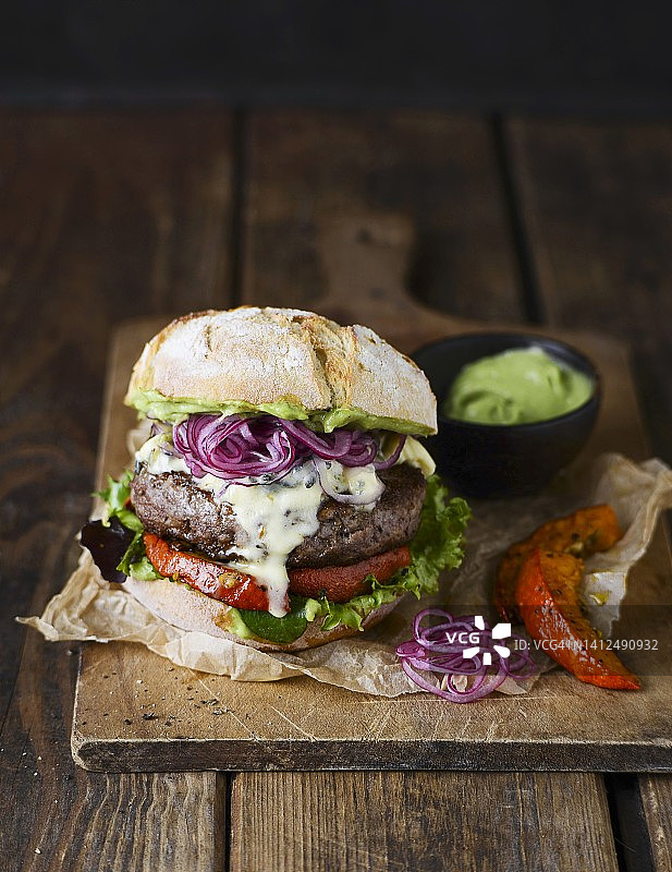 北海道南瓜和蓝纹奶酪汉堡图片素材