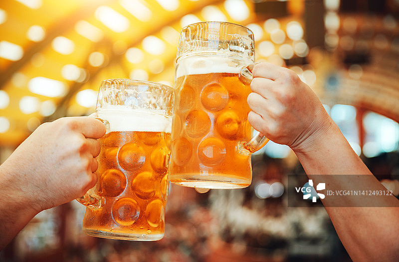 德国慕尼黑啤酒节上的啤酒图片素材